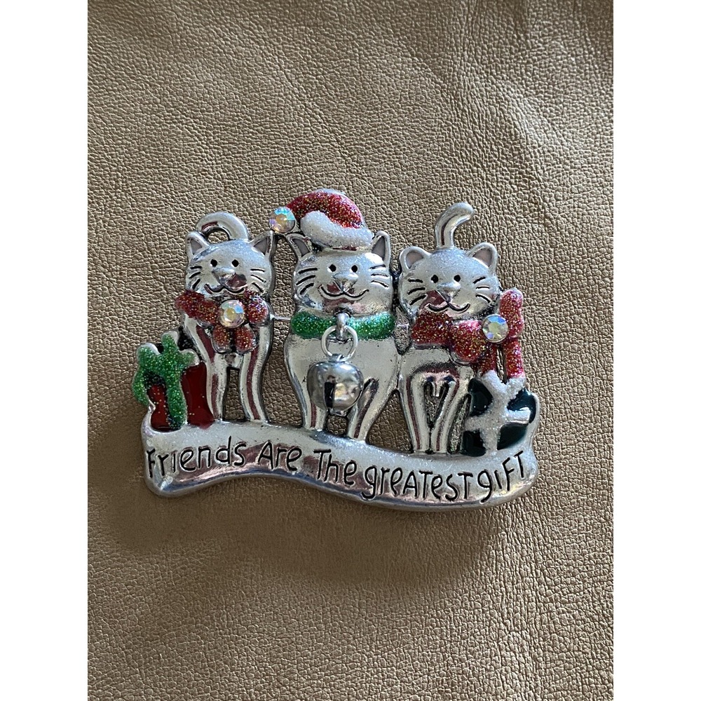 Cute Cats "Friends Are The Greatest Gift" Enamel Christmas Brooch Ladies Jewelry